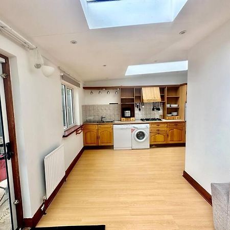 Villa 4 Bed House In Daneby Road,Se6 Catford Exterior foto