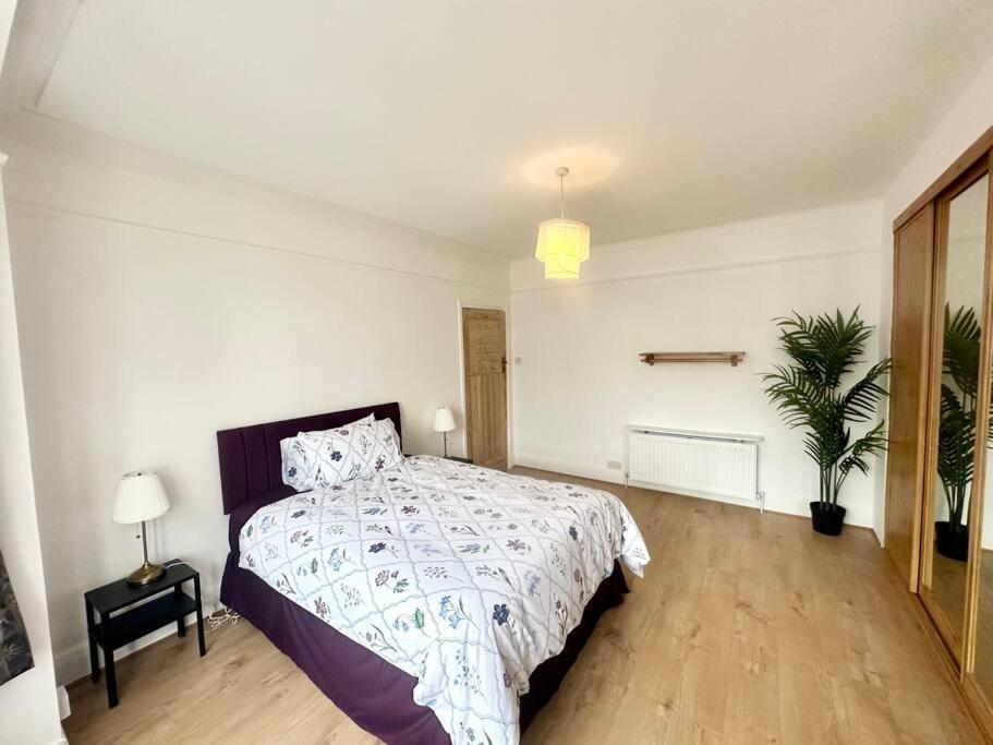 Villa 4 Bed House In Daneby Road,Se6 Catford Exterior foto