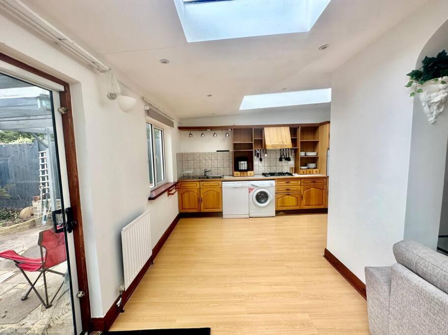 Villa 4 Bed House In Daneby Road,Se6 Catford Exterior foto