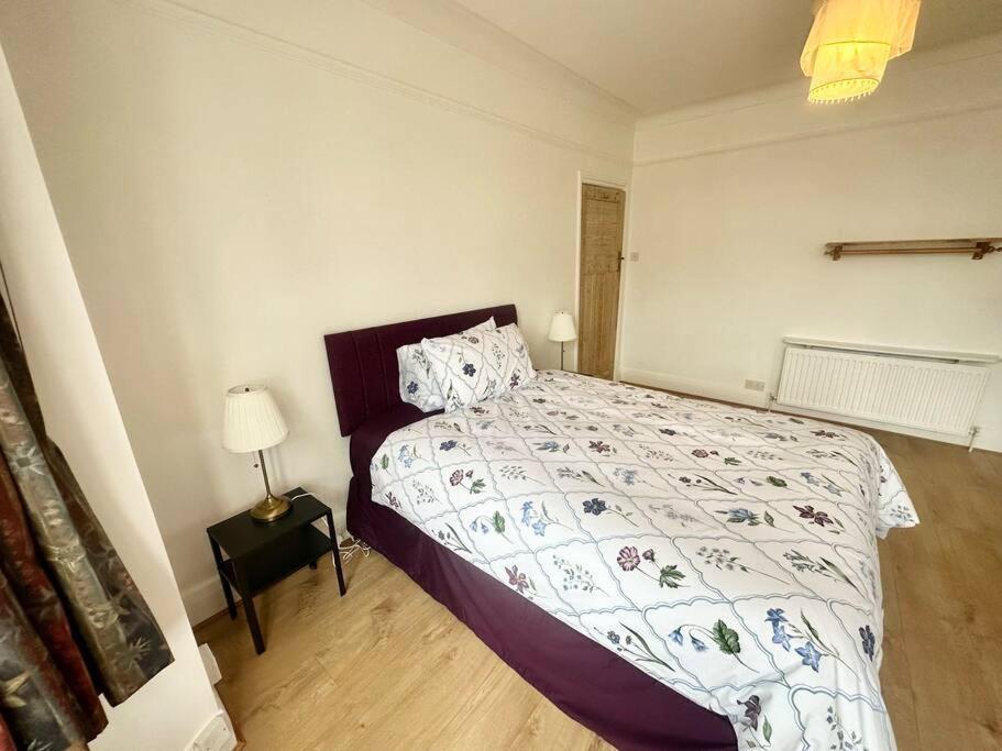 Villa 4 Bed House In Daneby Road,Se6 Catford Exterior foto