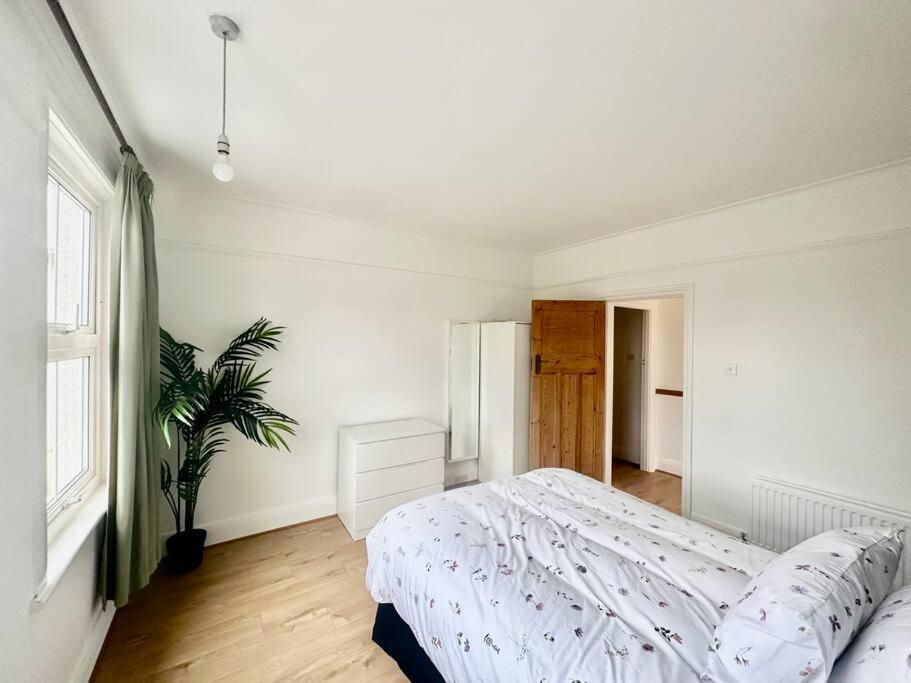 Villa 4 Bed House In Daneby Road,Se6 Catford Exterior foto