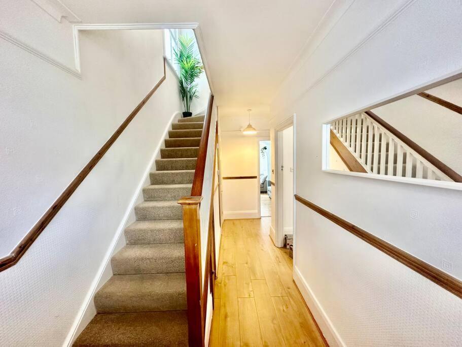 Villa 4 Bed House In Daneby Road,Se6 Catford Exterior foto